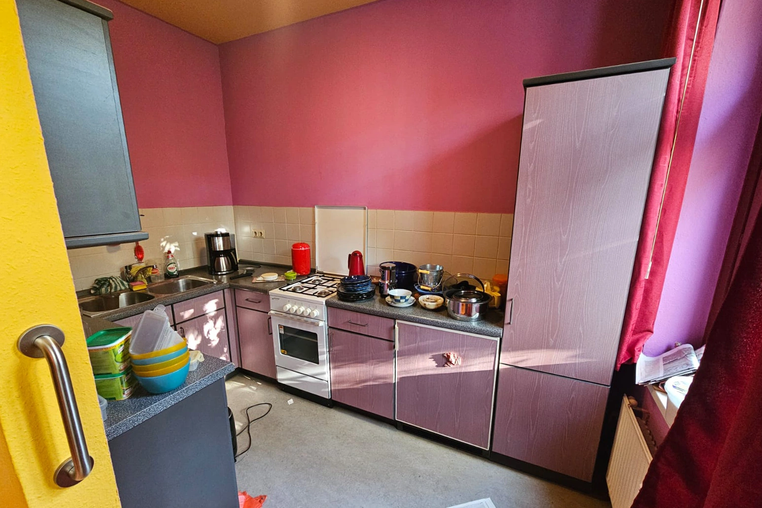 Fallstudie Wohnungsauflösung mit Renovierung in Berlin Mitte Küche vorher