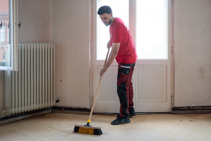Entrümpelung mit Reinigung zur besenreinen Übergabe